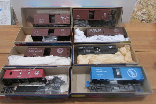 HO Scale Roundhouse (8) Assorted Freight Cars Kit Lot#4373