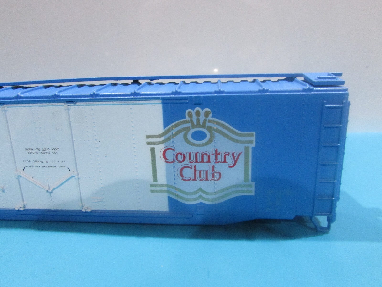 HO Scale Athearn (3) 1332 50ft Plug Door Box Car Pearl Brewing Co. Lot#2541