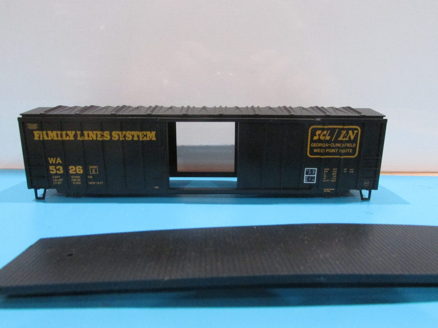 HO Scale Athearn 275 Family Lines  50ft Boxcar Lot#0853