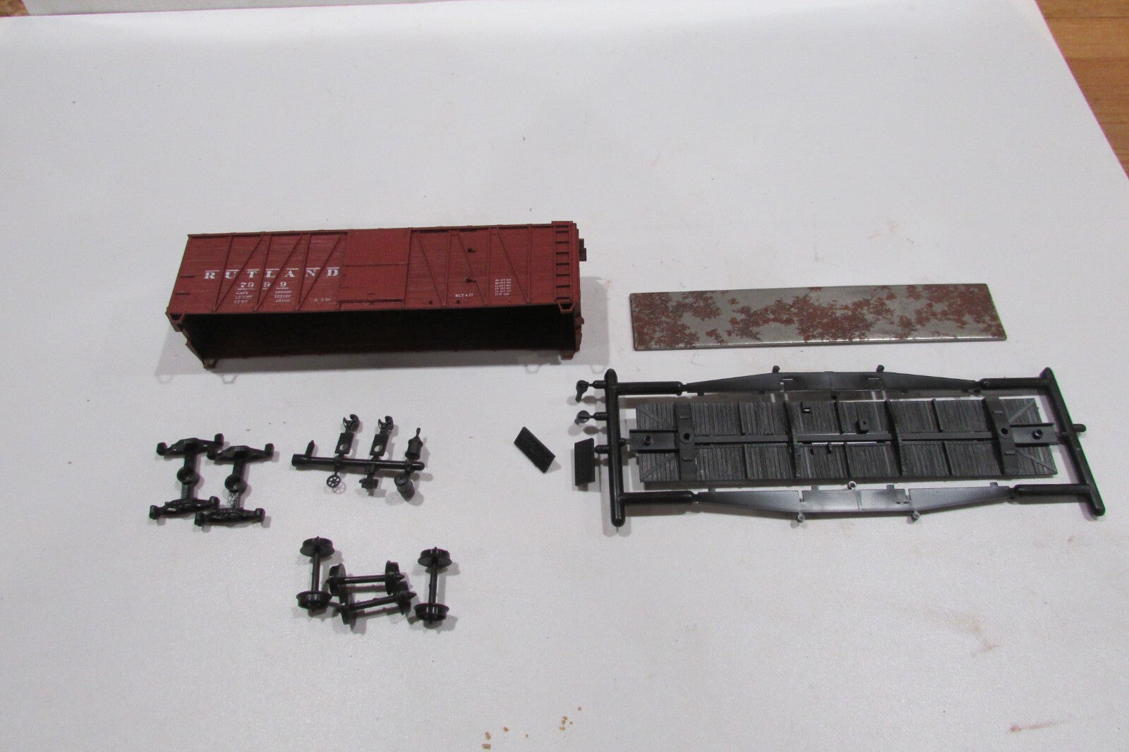 HO Scale Accurail (5) Assorted Freight Cars Kits Lot#2931