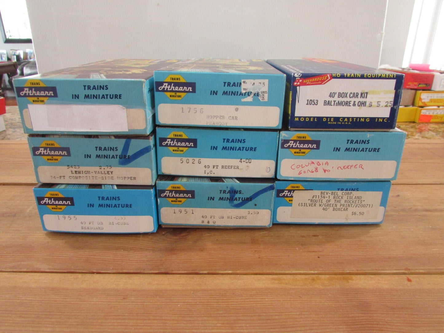 HO Scale Roundhouse & Athearn Assorted Freight Cars Kits (9) Lot#1986