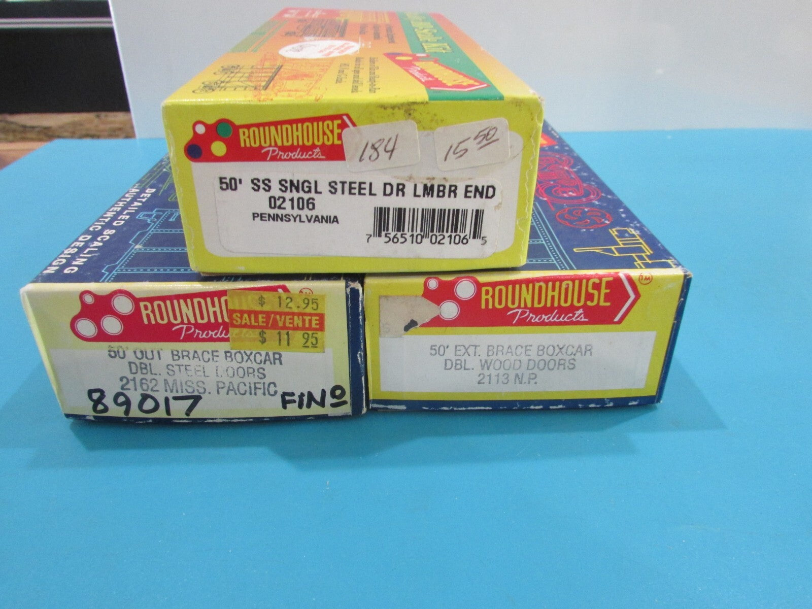 HO Scale Roundhouse (3) Assorted 50' Freight Cars Lot#2425