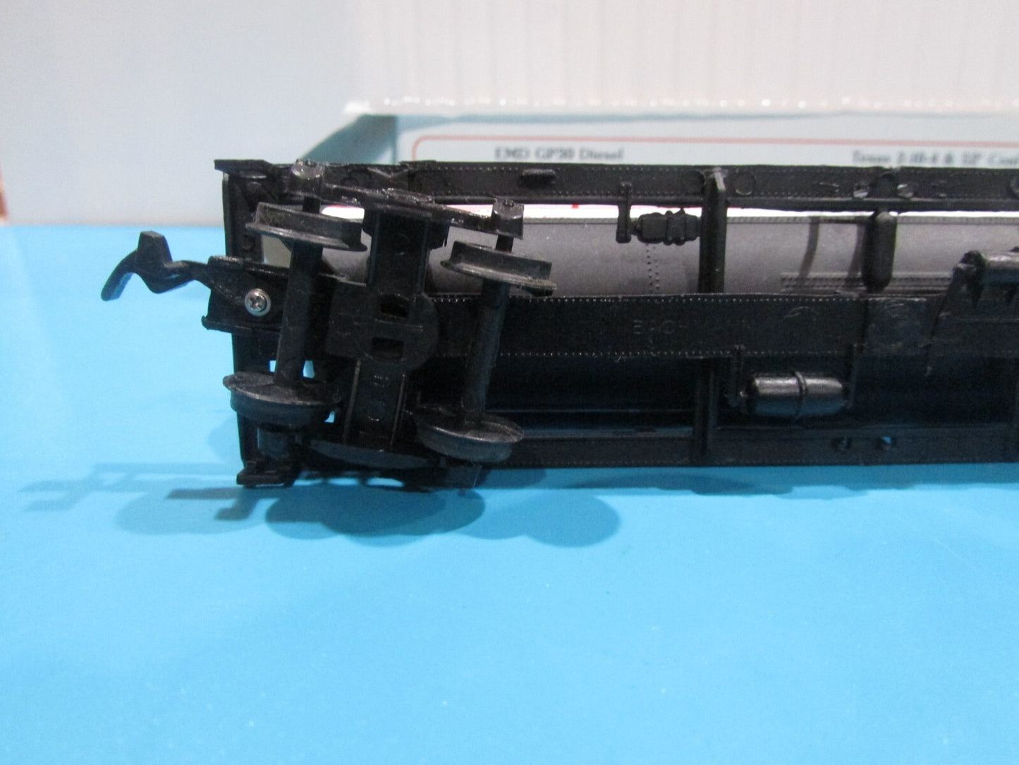 HO Scale Bachmann 3192 3 Dome Exxon Tank Car