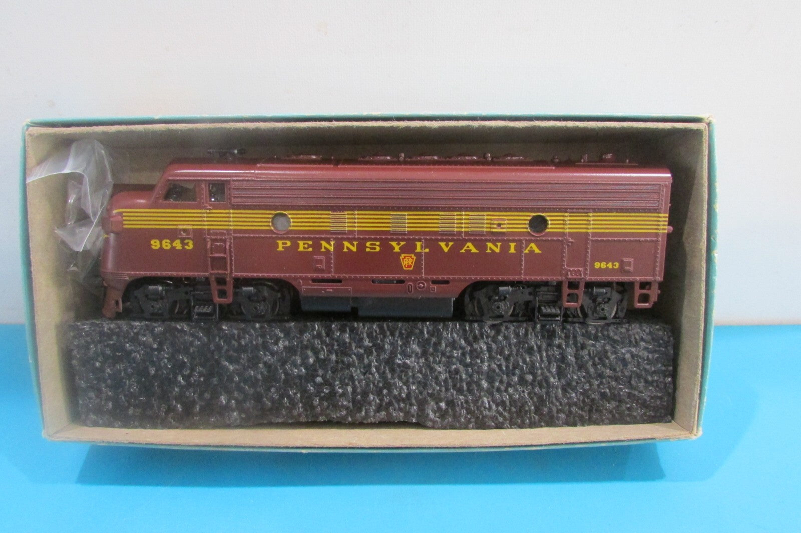 Ho Scale Athearn F7 Locomotive Super Powered Pennsylvania #9643 Lot#2665