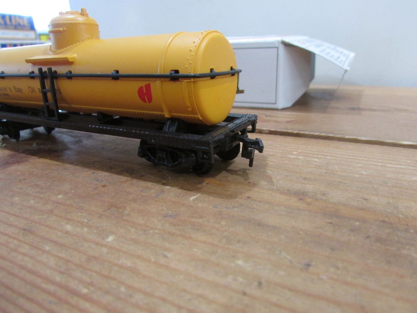 HO Scale Model Power 8104 40' Chemical Tank Car Hudson Bay