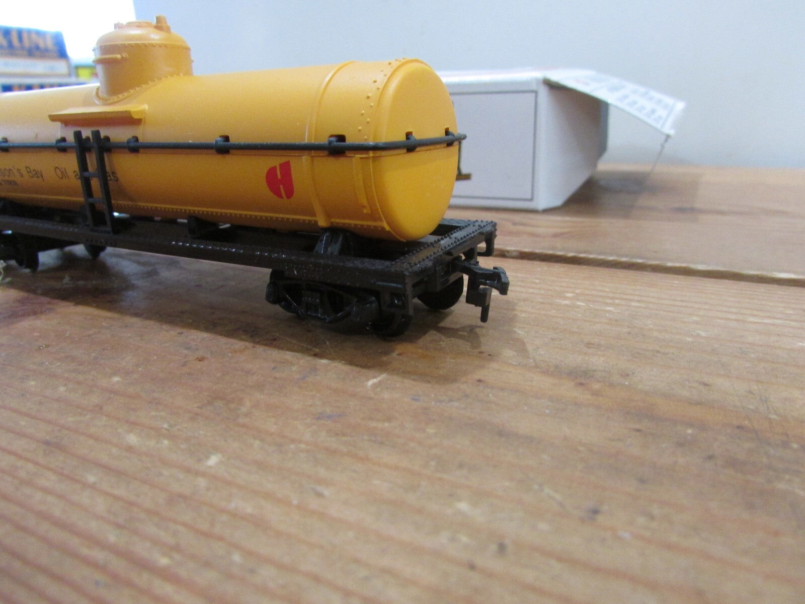 HO Scale Model Power 8104 40' Chemical Tank Car Hudson Bay