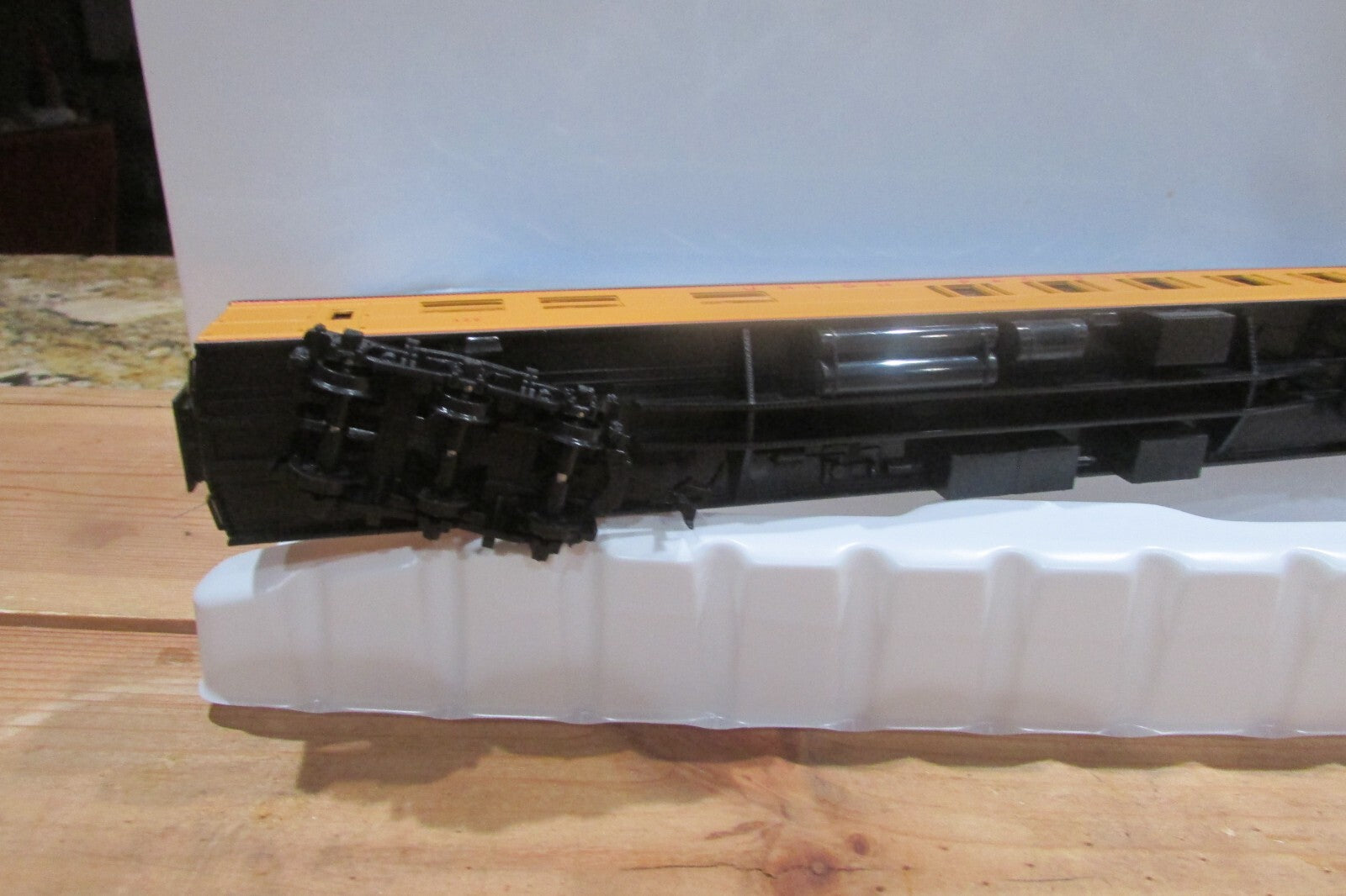 HO Scale IHC 49693 Union Pacific Diner Passenger Car Lot#0587