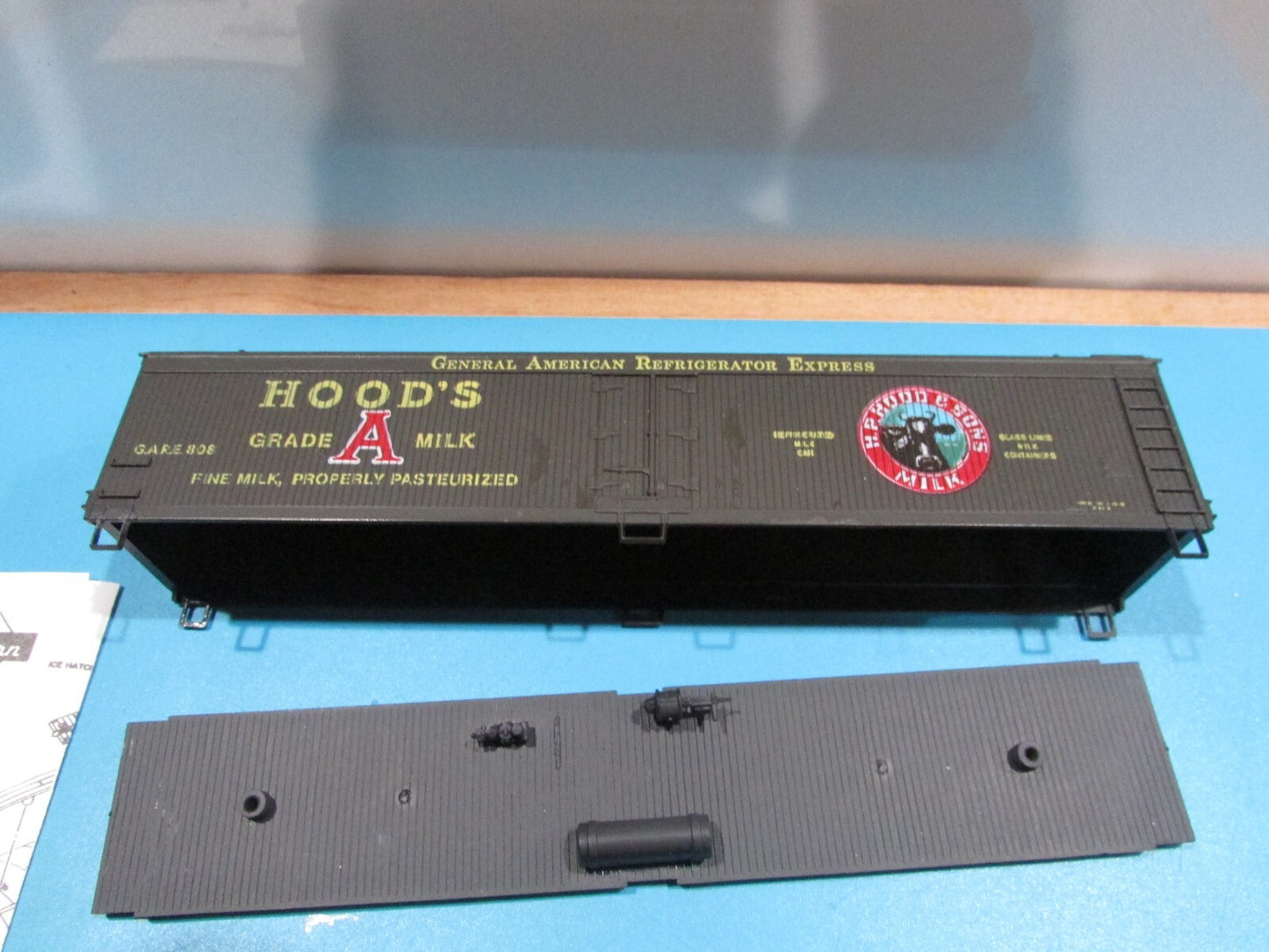 HO Scale Athearn 5341 50ft Express Reffer HOOD