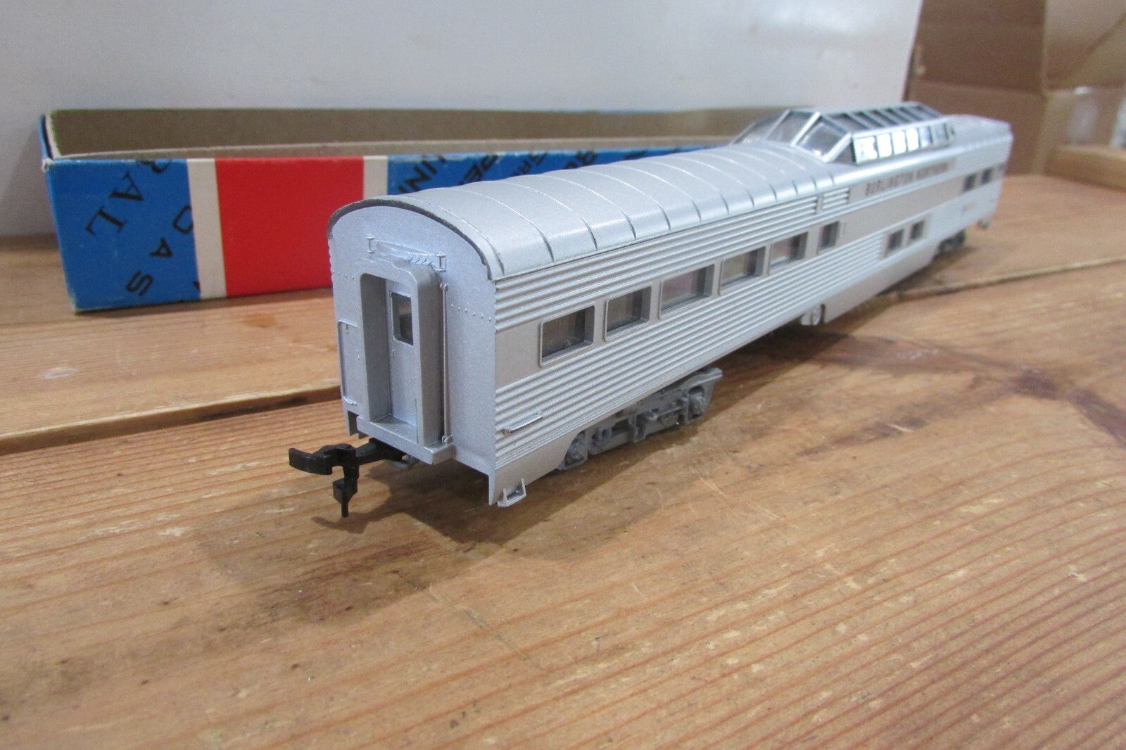 HO Scale Con-Cor Burlington Northern Dome Passenger Car Lot#3781