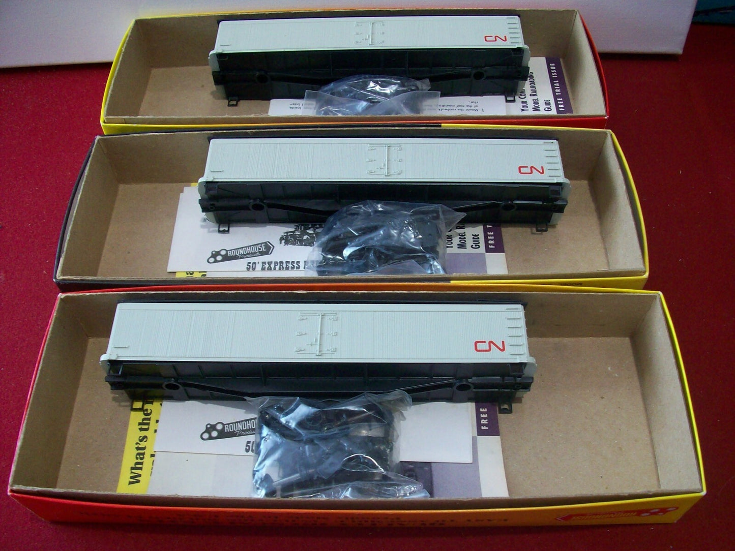 HO Scale (3) Roundhouse 6116 50'Express Reefer "Canadian National" Lot#0549