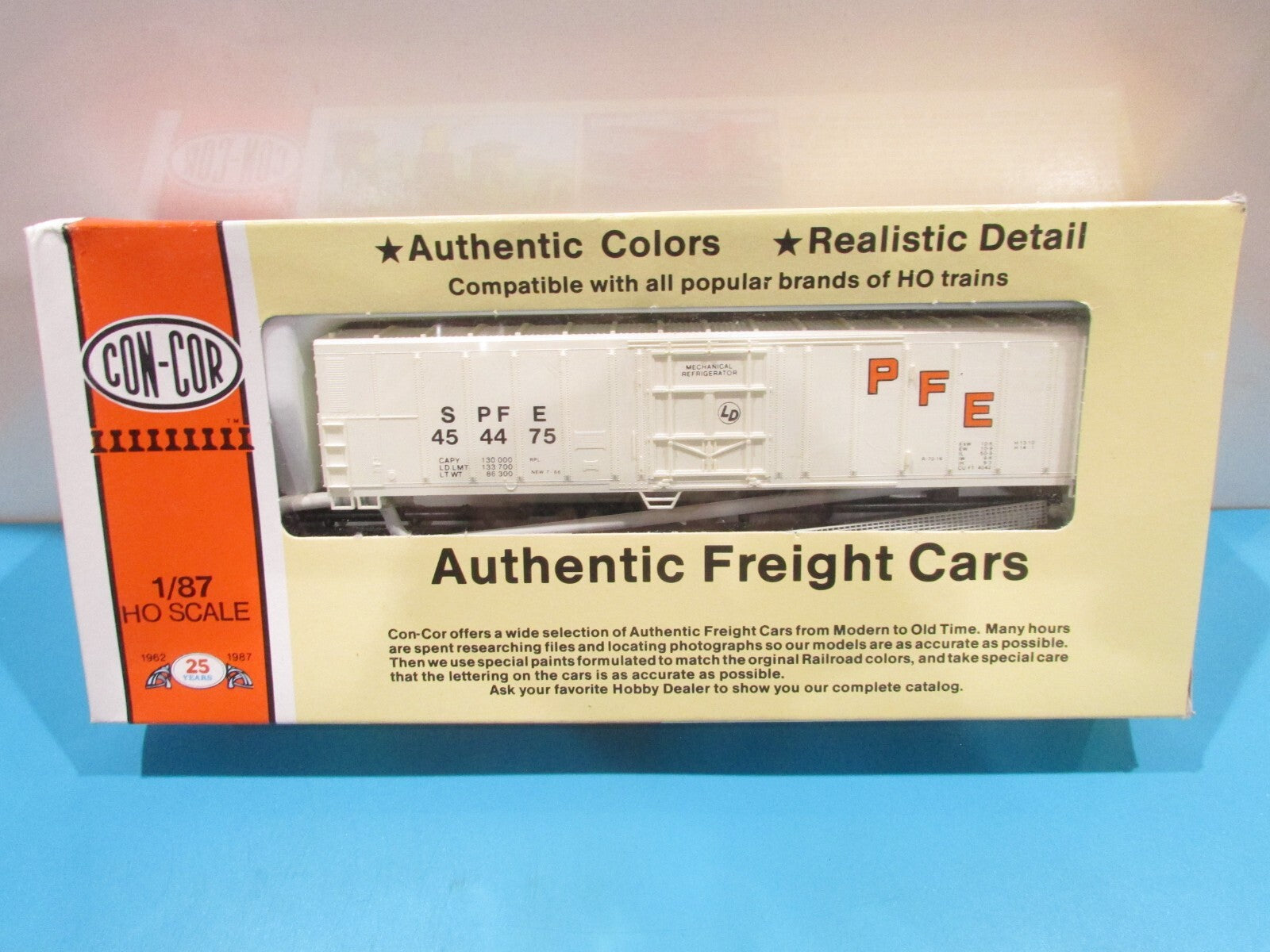 Ho Scale Con-Cor 01-009804-4 57' Mechanical Reefer PFE White Car Lot#1503