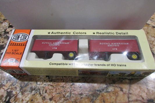 HO Scale Con-Cor 2Pack Royal American Shows 27' Ribbed Trailers Lot#4237