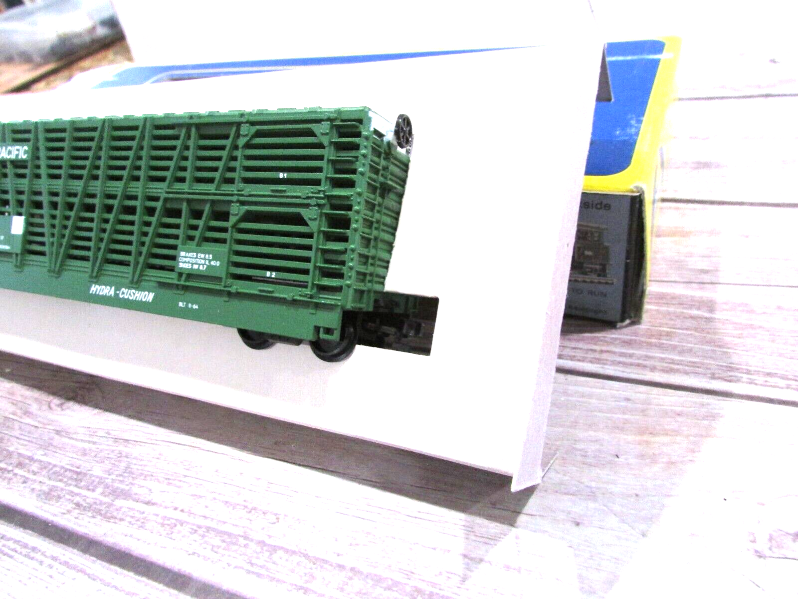HO Scale AHM 5421C Stock Car  Northern Pacific(Green) #89001