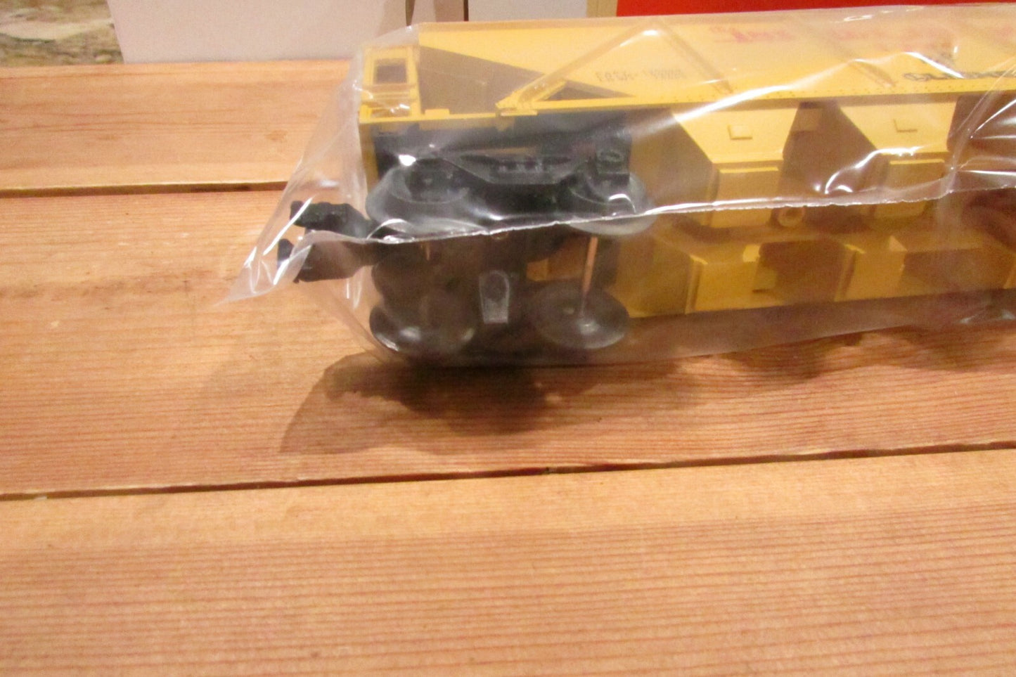 O Gauge Lionel 6-19930 Lionel Railroader Club 4-Bay Hopper with Load  Lot#3348