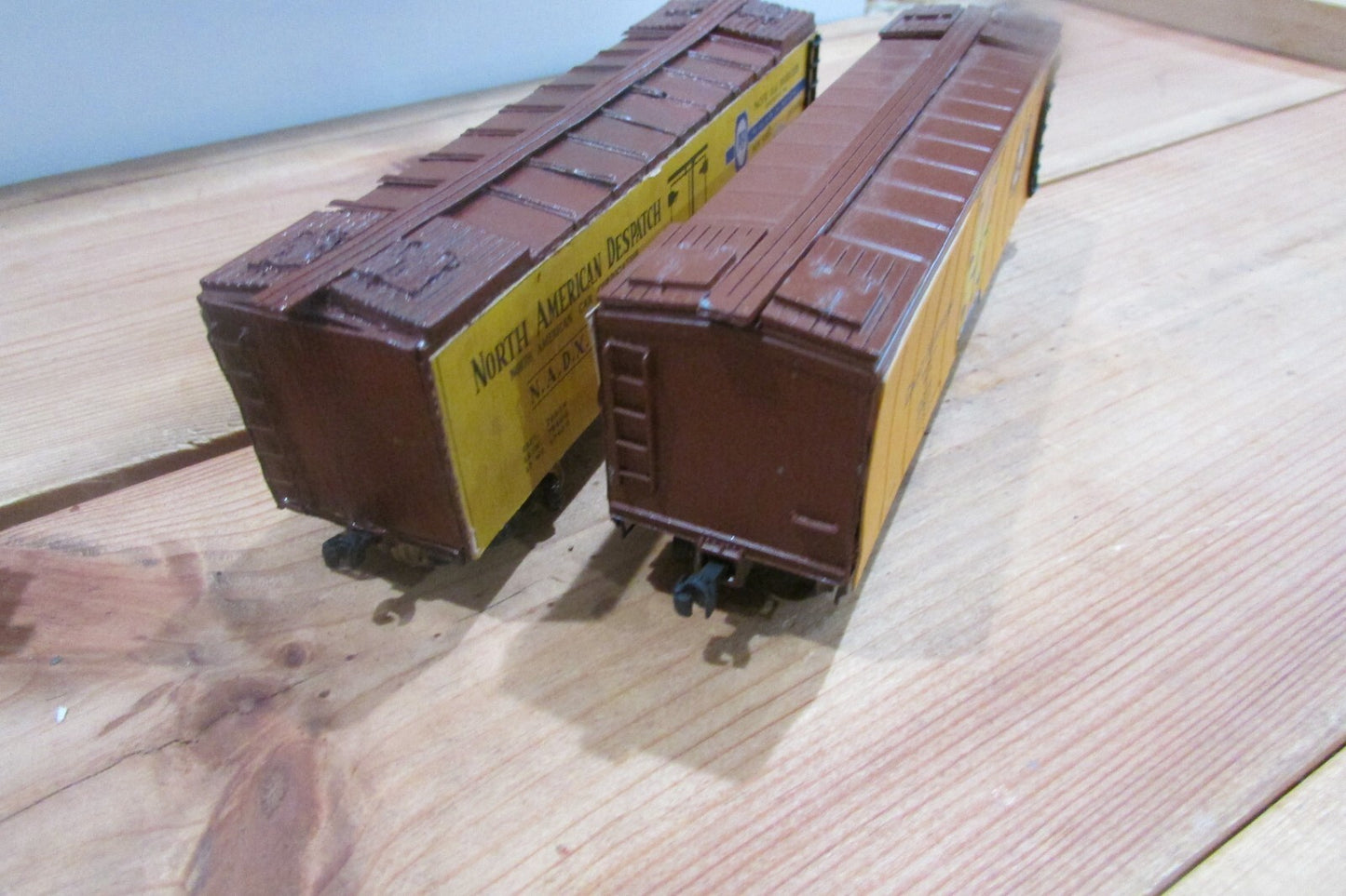 HO Scale (5) Assorted Freight Cars LOT#0148