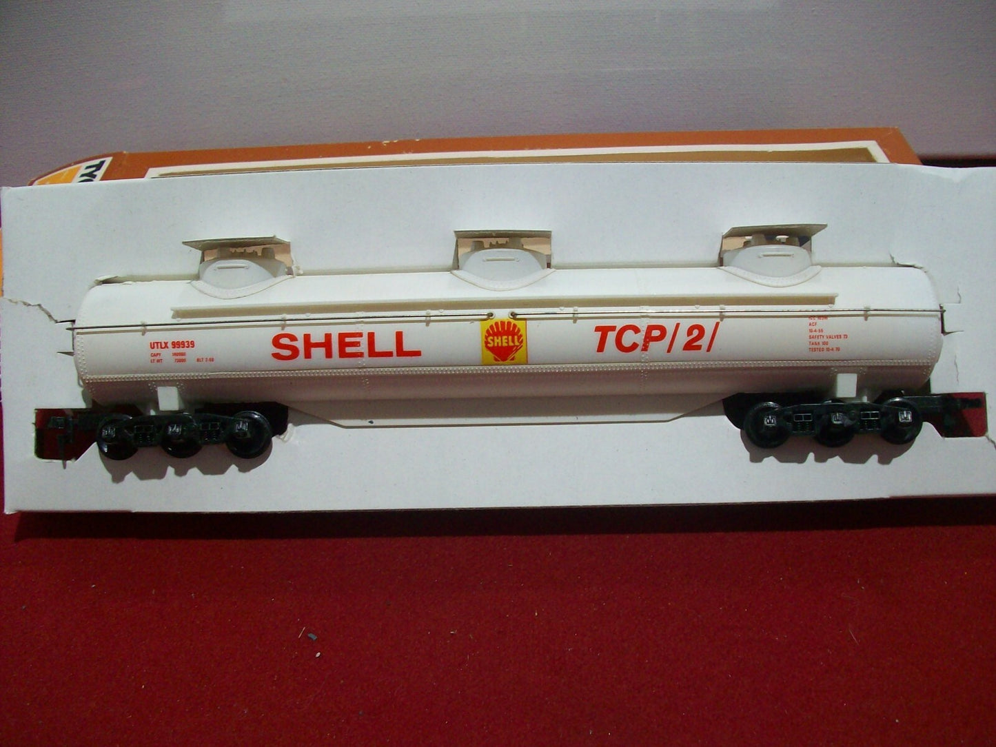 HO Scale Tyco  Vintage Tank Car " Shell" TPC/2 Lot#0443