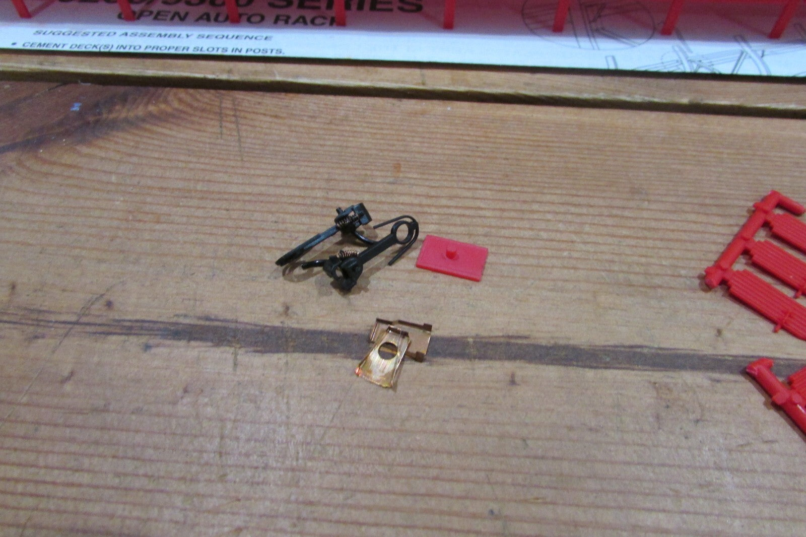 HO Scale  Accurail 9260 Bi-Lever Open Auto Rack Santa Fe  Lot#4220