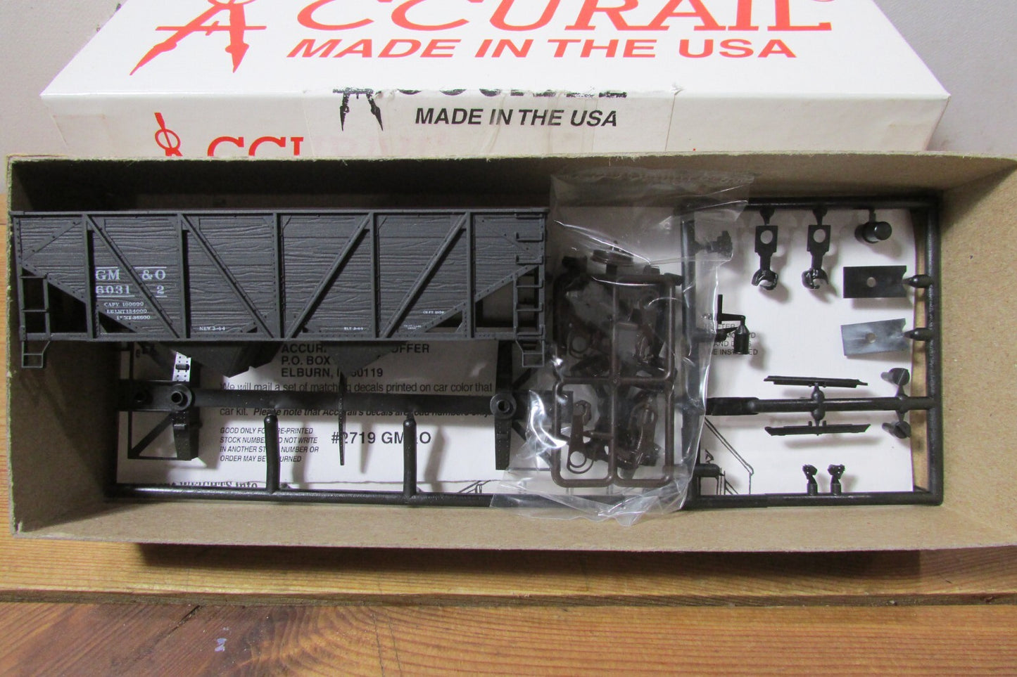 HO Scale Accurail 2719 3Pack Wood Side Hopper GM & O  Lot#3735