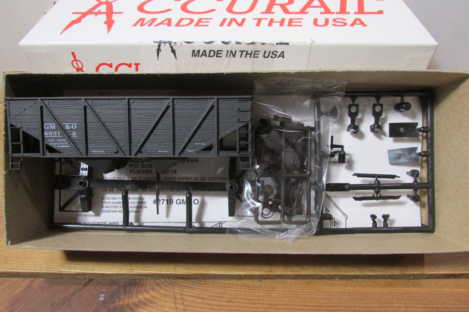 HO Scale Accurail 2719 3Pack Wood Side Hopper GM & O  Lot#3735