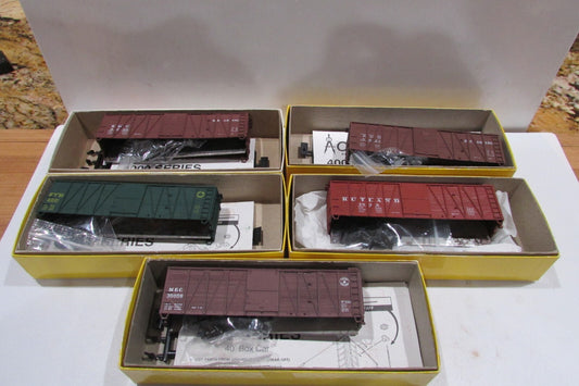 HO Scale Accurail (5) Assorted Freight Cars Kits Lot#2931