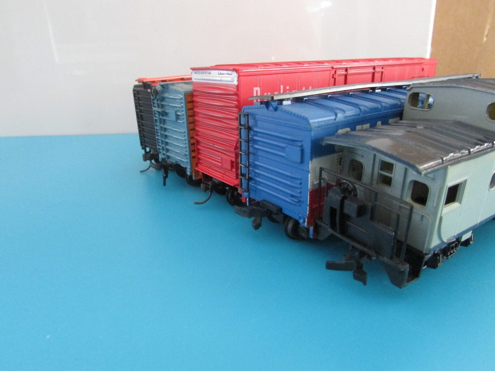 HO Scale (5) Assorted Freight Cars Lot#0855