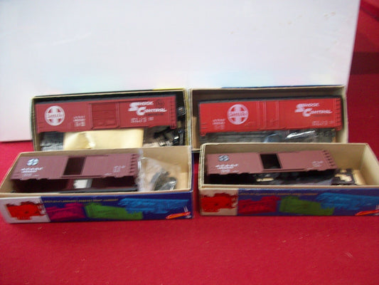 HO Scale (4)Roundhouse  Assorted Freights Cars " Santa Fe" Kits Cars Lot#0540