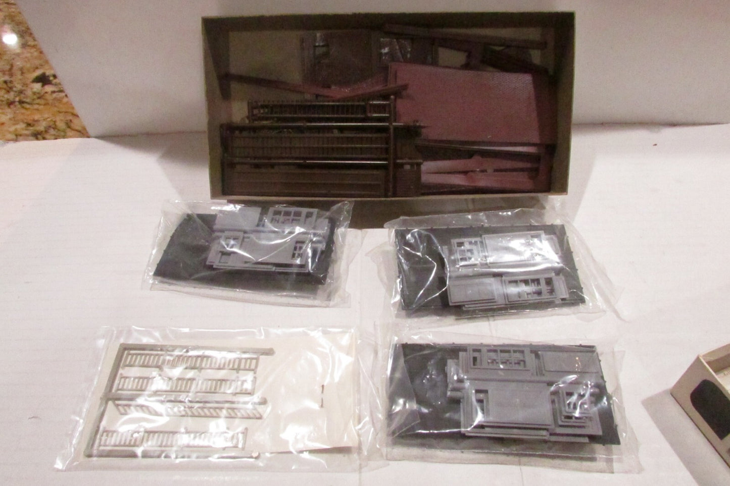 HO Scale Roundhouse 1513 Undecorate Theme Kit 14th in a Series RH4408