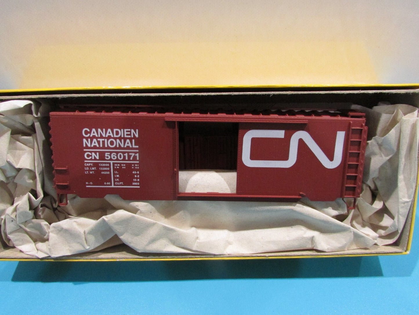 Ho Scale Accurail 3413 40' PS-1 Steel Box Car Canadian National