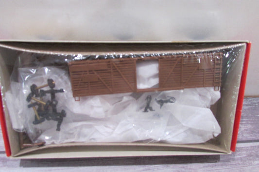 HO Scale Walthers 932-3350 40ft Stock Car Undecorated Kit