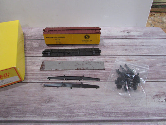 HO Scale  Accurail 4803 40' Wood Reefer Kit Western Pacific Fruit #49543