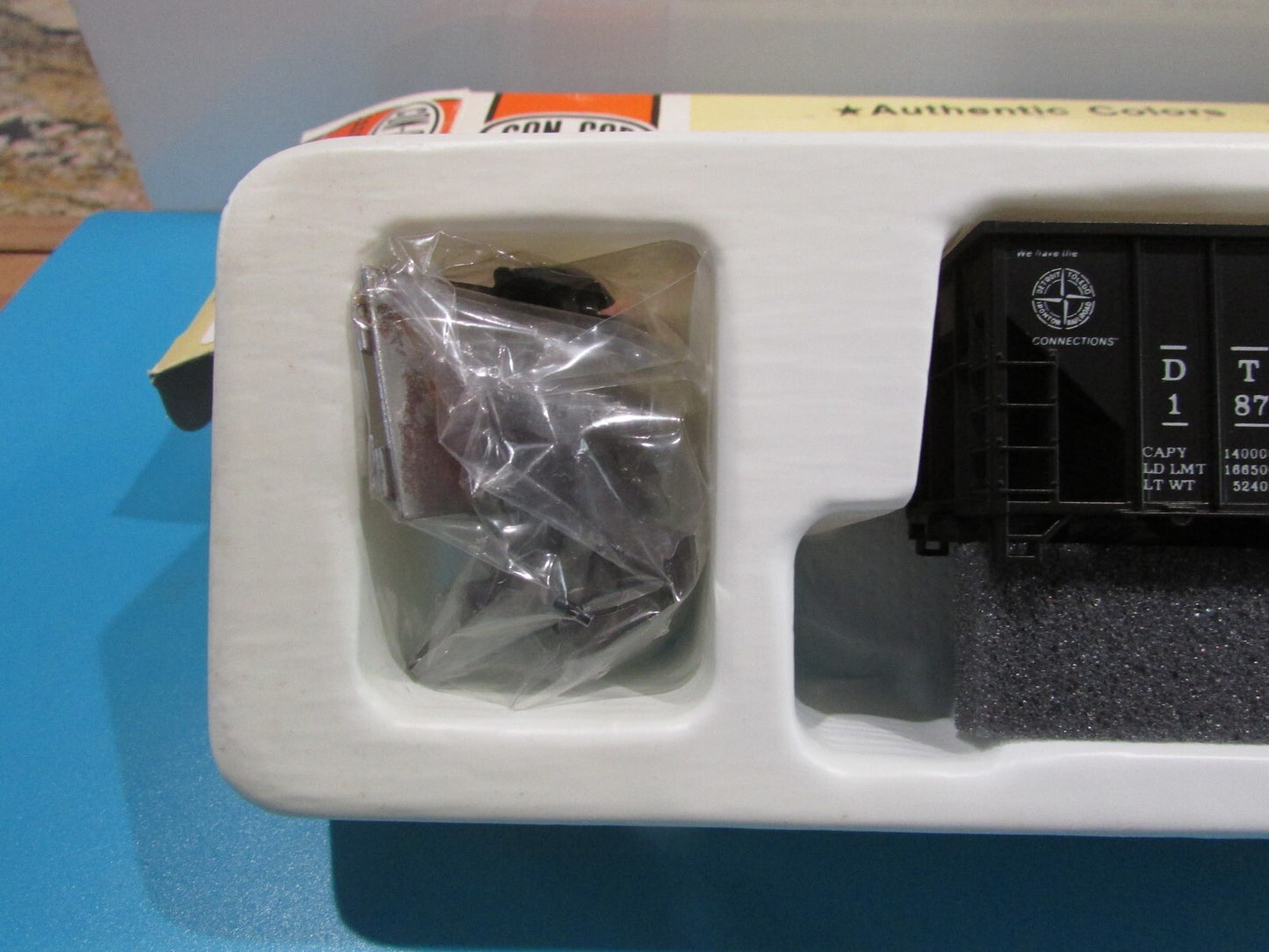 HO Scale Con-Cor  01-009353 Coal Hopper Kit DT & I Lot#1221
