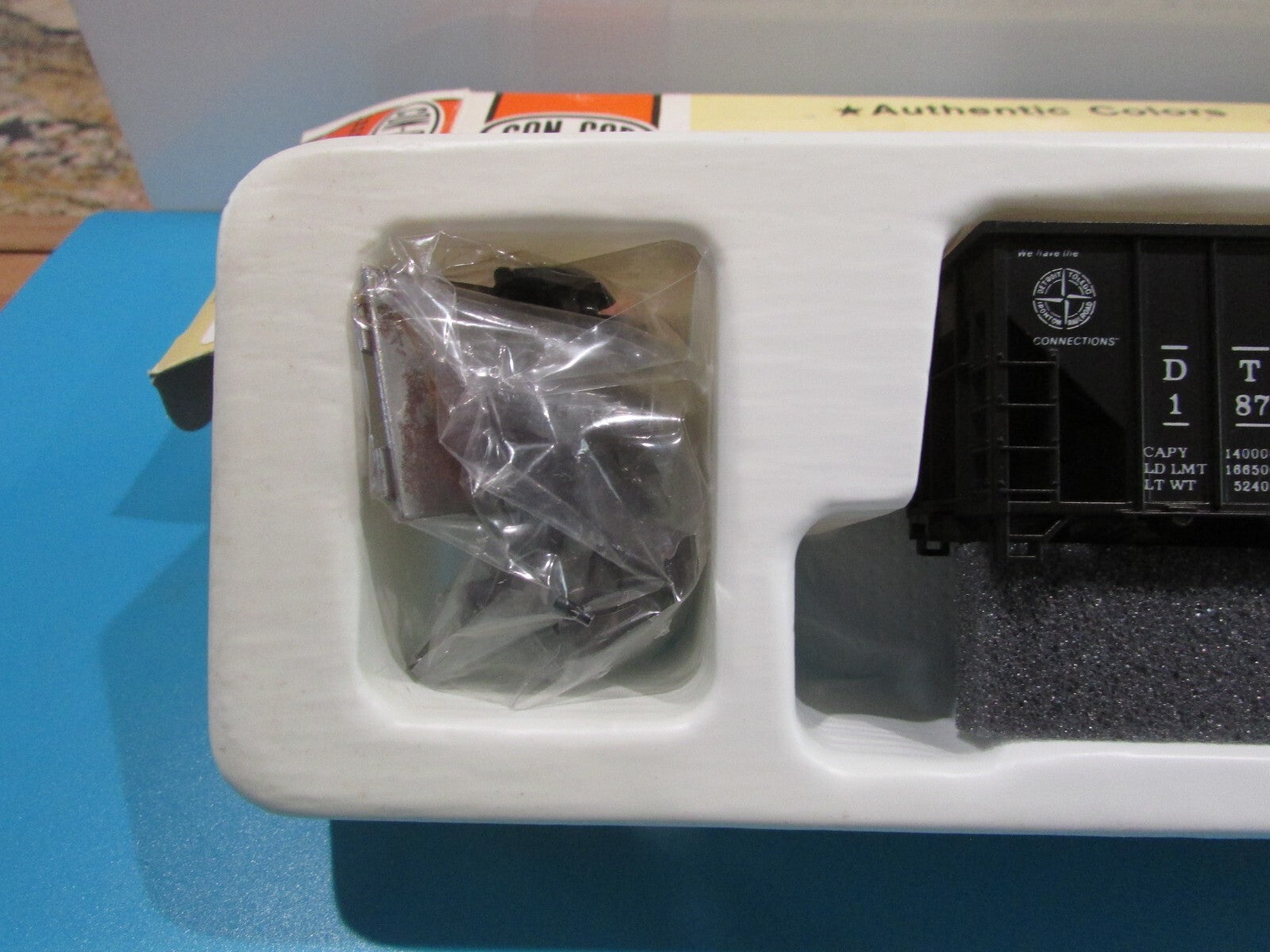 HO Scale Con-Cor  01-009353 Coal Hopper Kit DT & I Lot#1221