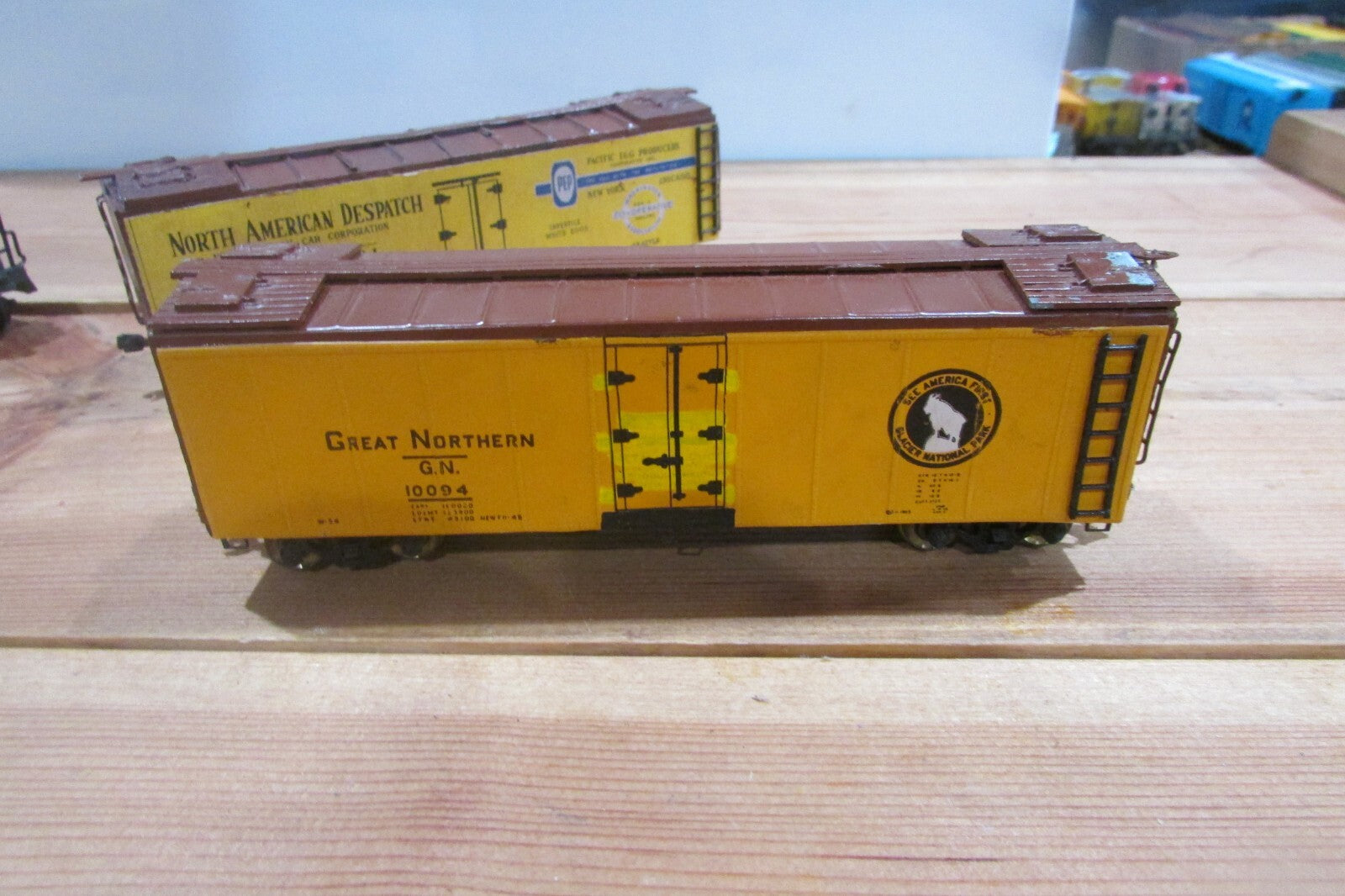 HO Scale (5) Assorted Freight Cars LOT#0148