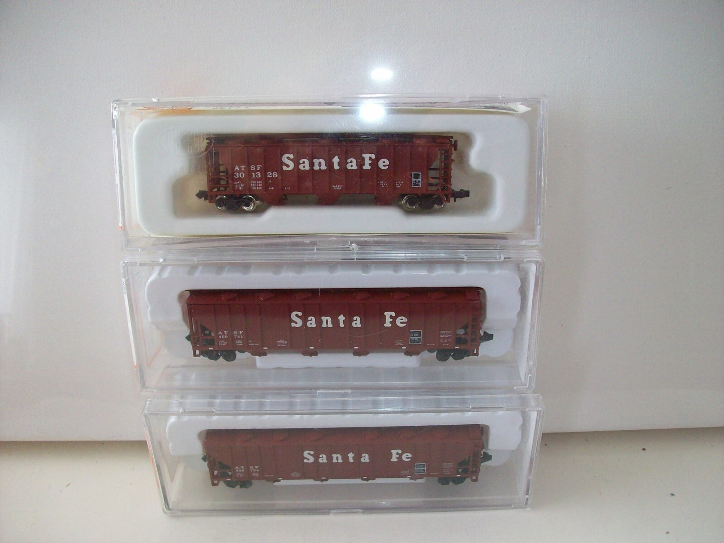 N Scale  Con-Cor (3)Santa Fe Assorted Covered Hopper N01