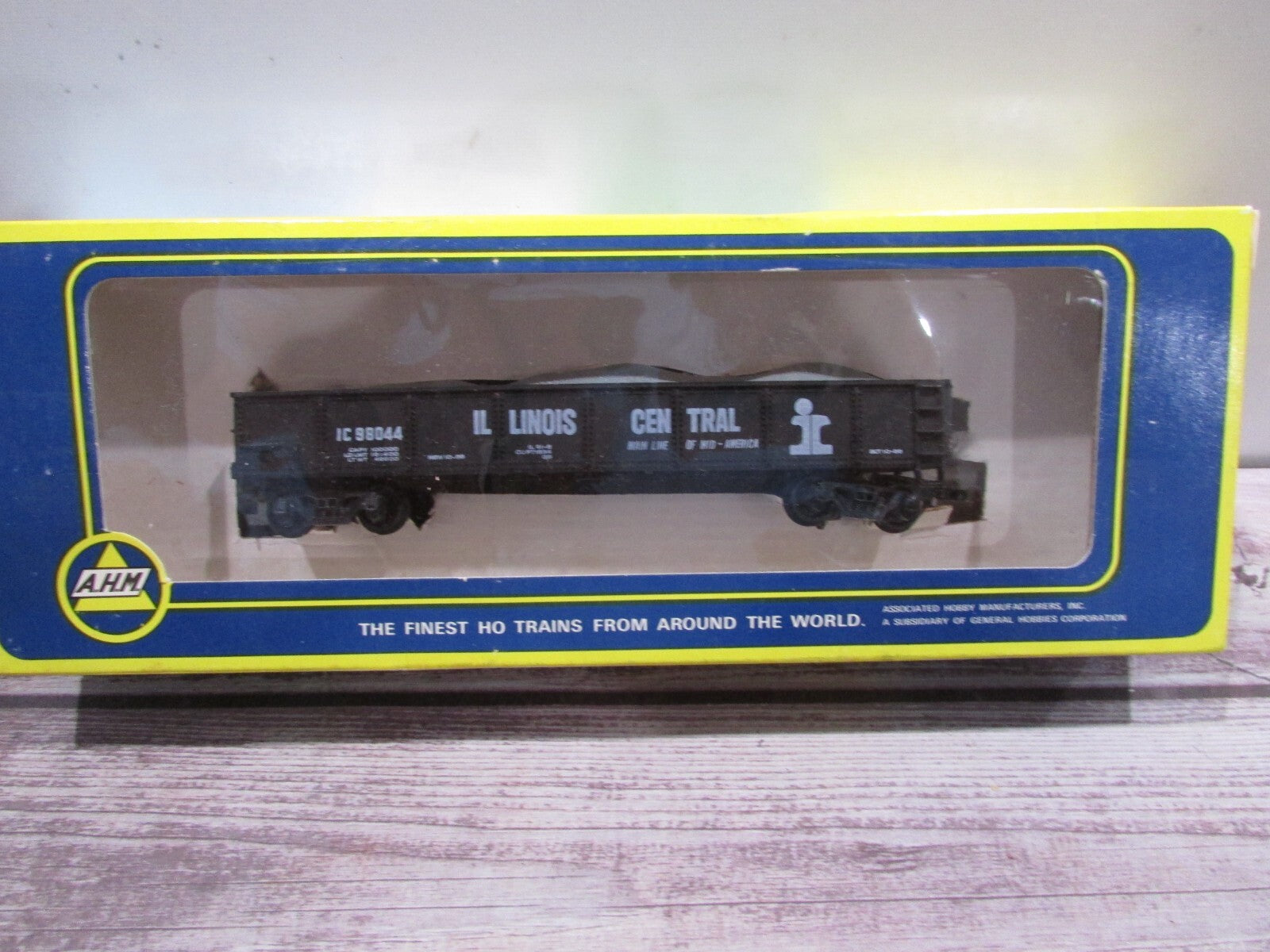 HO Scale AHM 5431H Illinois Central Gondola Car w/ Load RTR