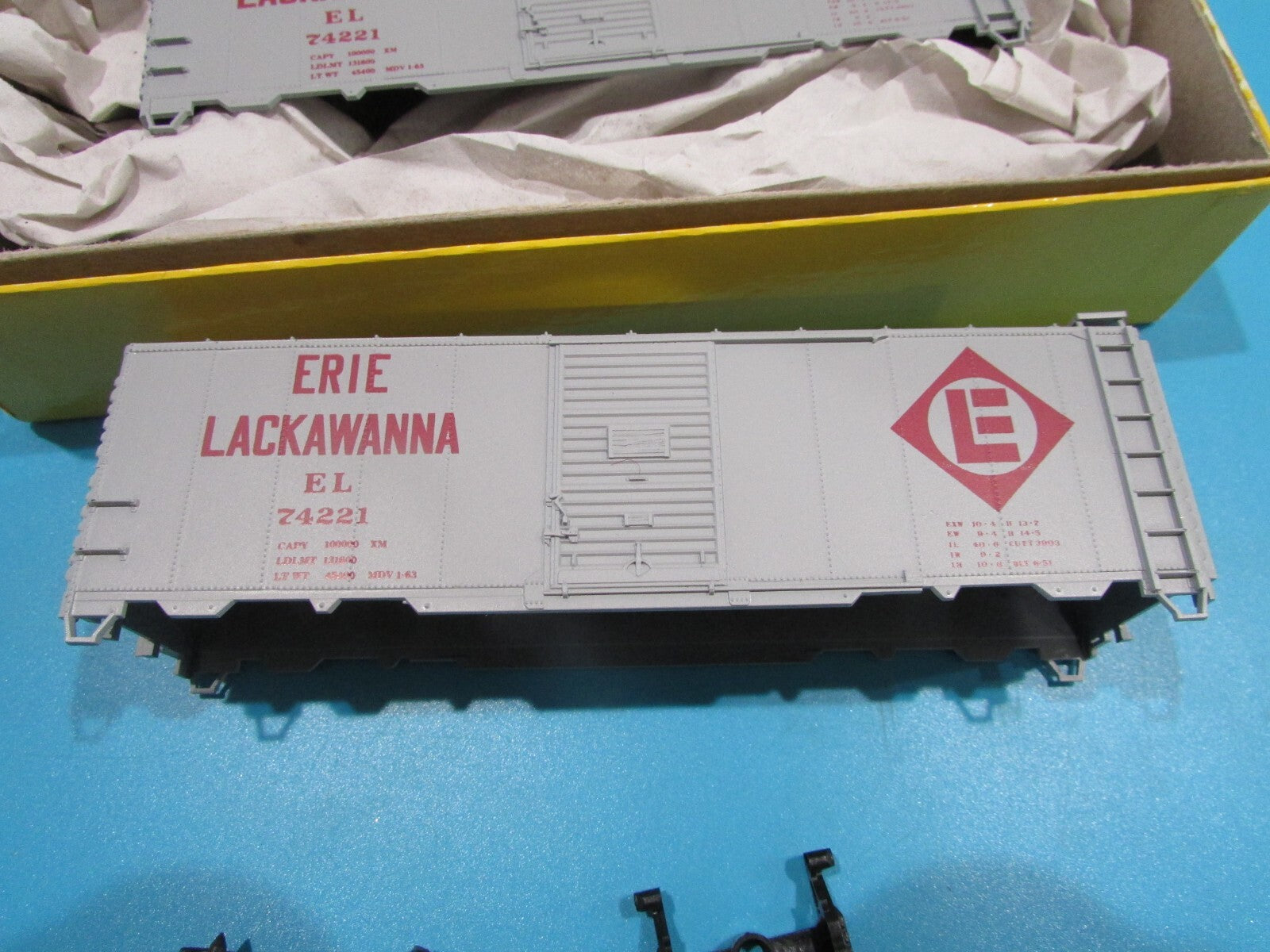 HO Scale Accurail  (3Cars) 40' AAR Steel Box Car Erie-Lackawanna Lot#1340
