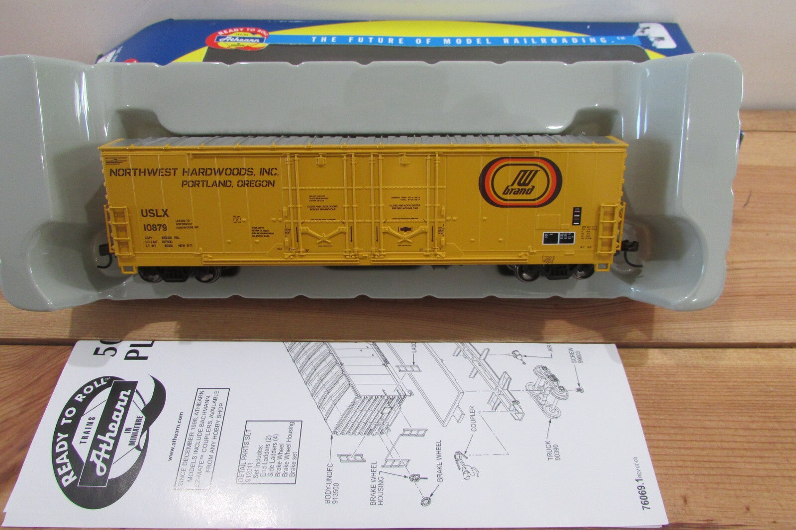 HO Scale Athearn 91368 50' DPD Boxcar Northwest Hardwoods