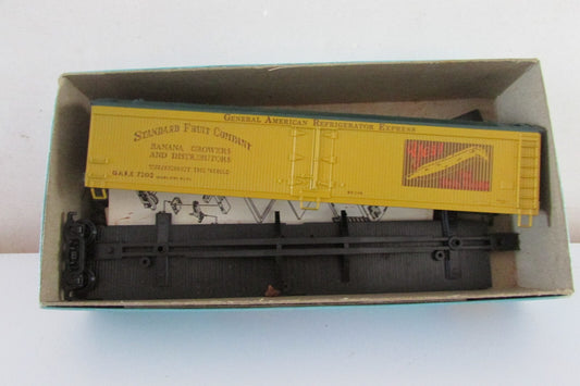 HO Scale Athearn 5344 Standard Fruit Company  50ft Express Reefer