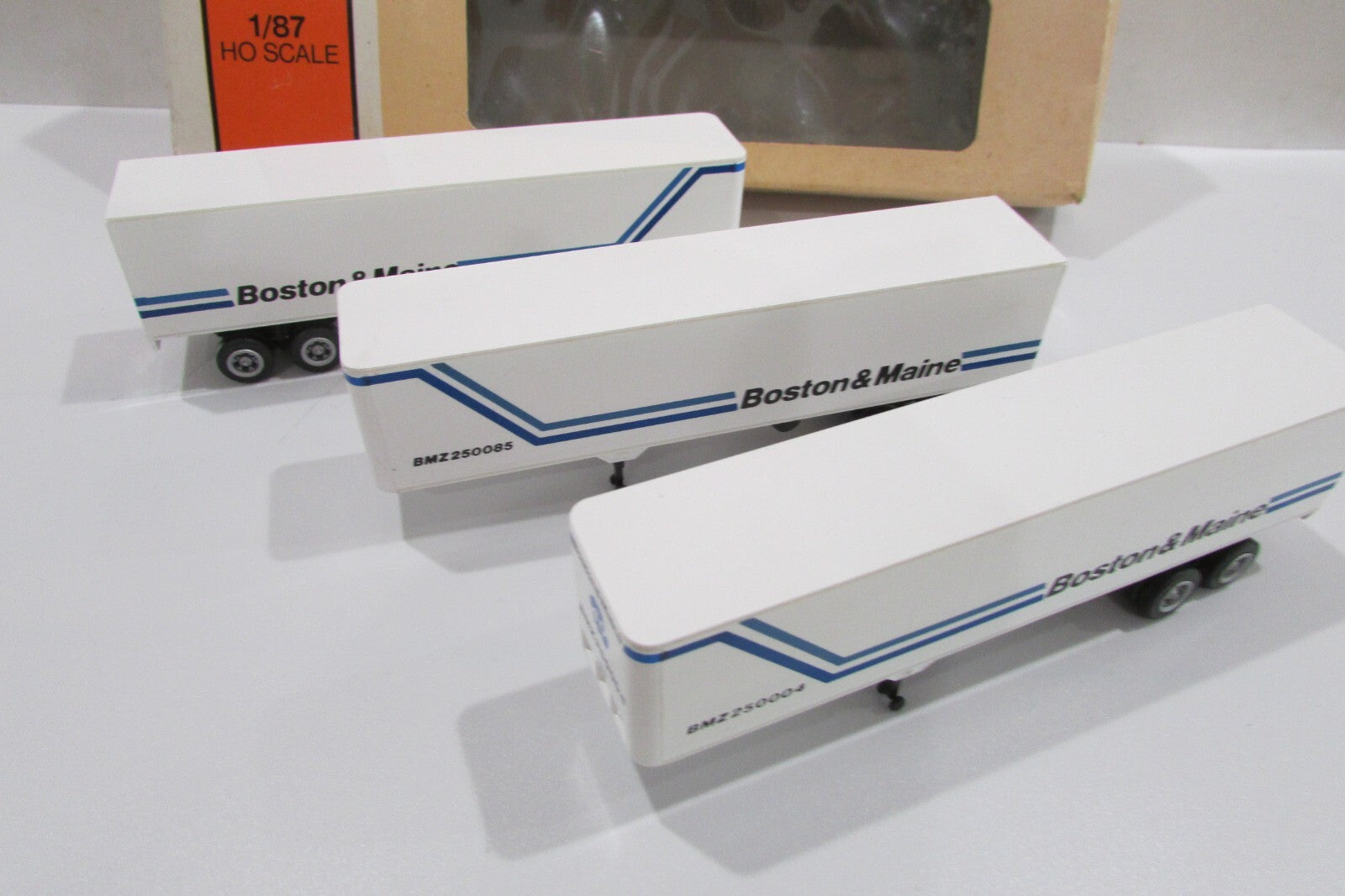 HO Scale Con-Cor 0004-008111 Boston & Maine 40' Piggyback Box Trailer  Lot#2838