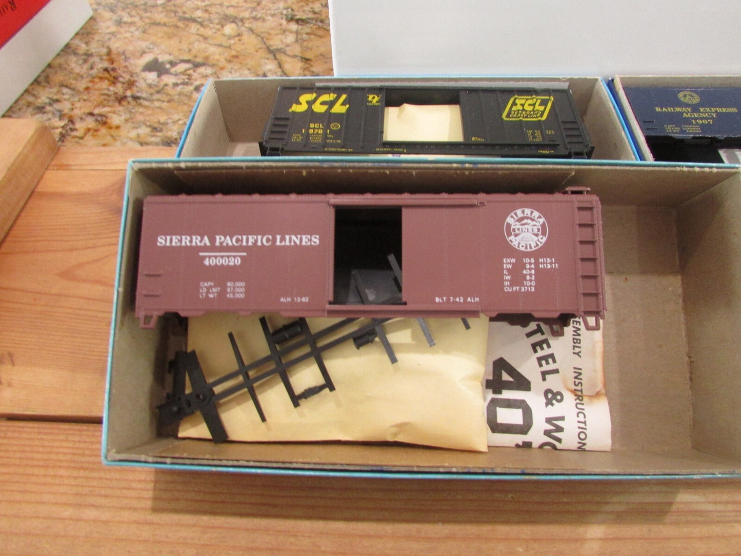 HO Scale Roundhouse & Athearn Assorted Freight Cars Kits (9) Lot#1986