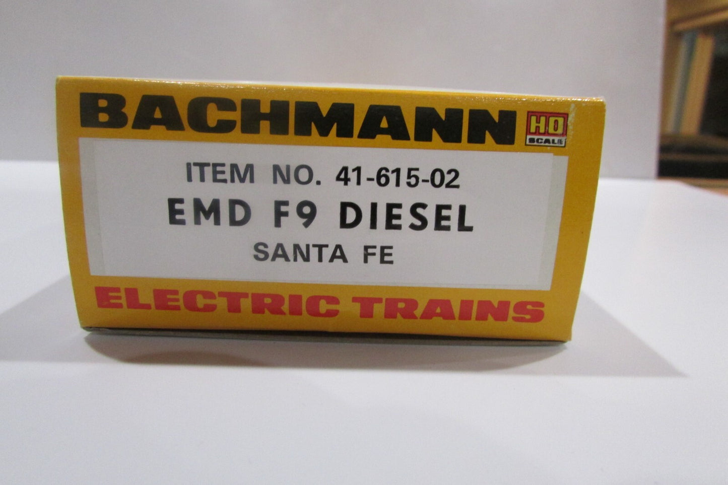 HO Scale Bachmann 41-615-02 EMD F9 Diesel Locomotive Santa Fe Lot#2816