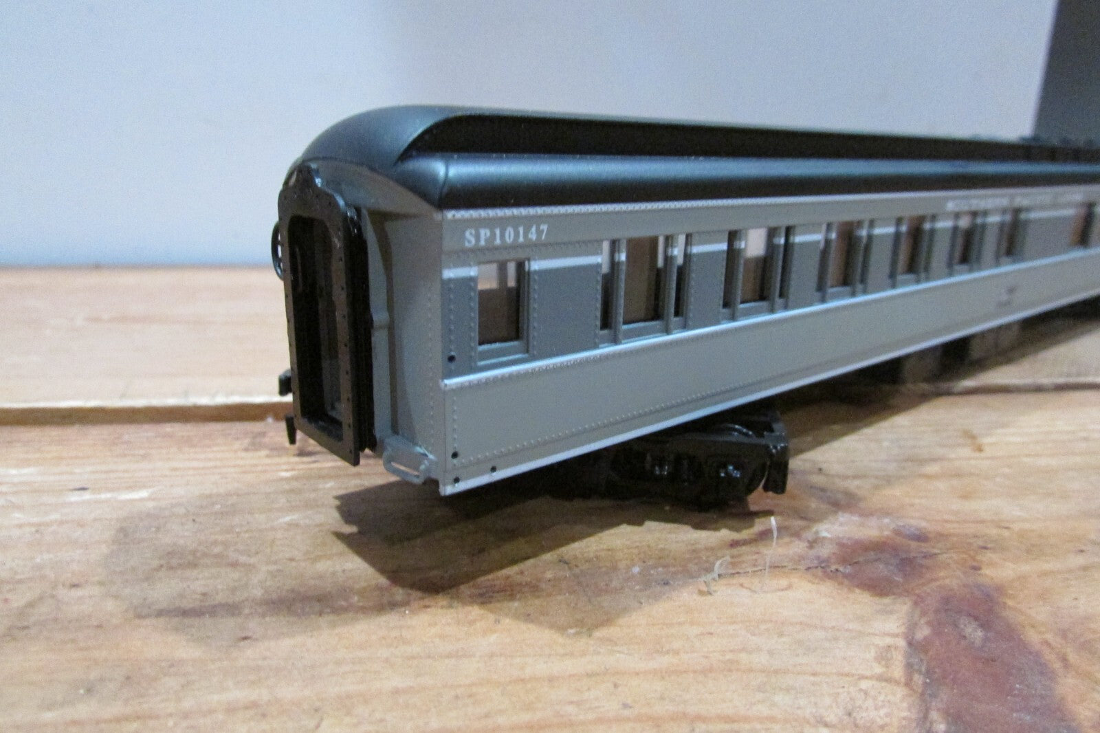 HO Scale IHC 49663 Southern Pacific Lark Heavyweight Diner Car #10147 Lot#3623