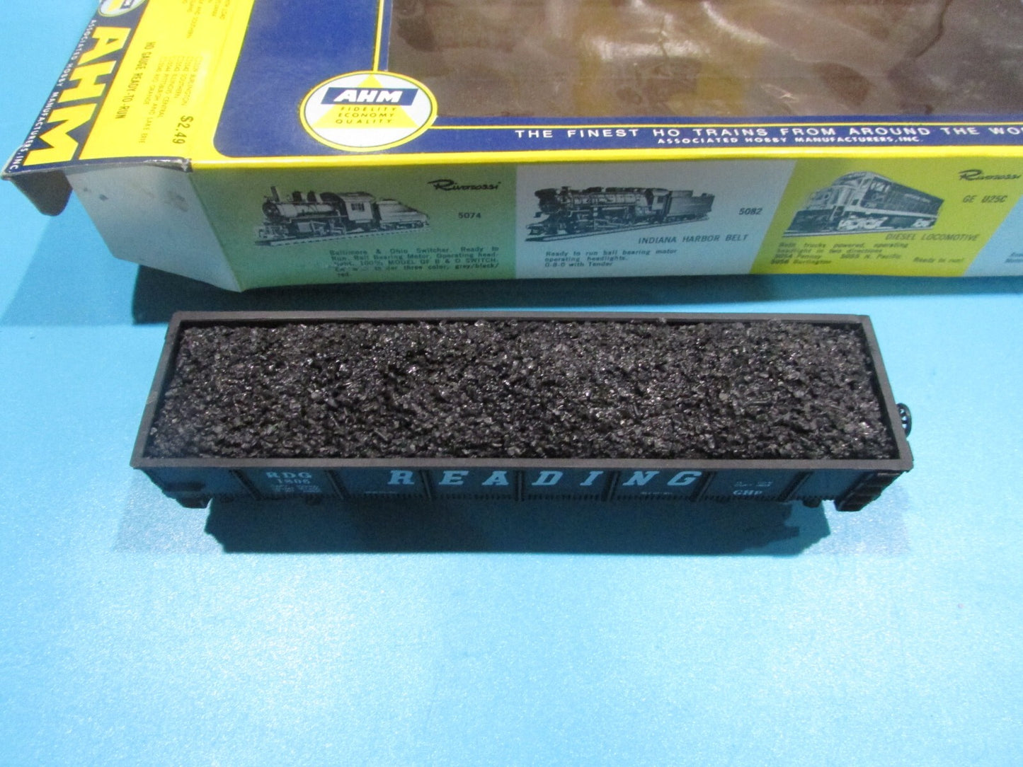 HO Scale AHM 5536 (3) Gondolas Cars with Load Reading Lot#3563