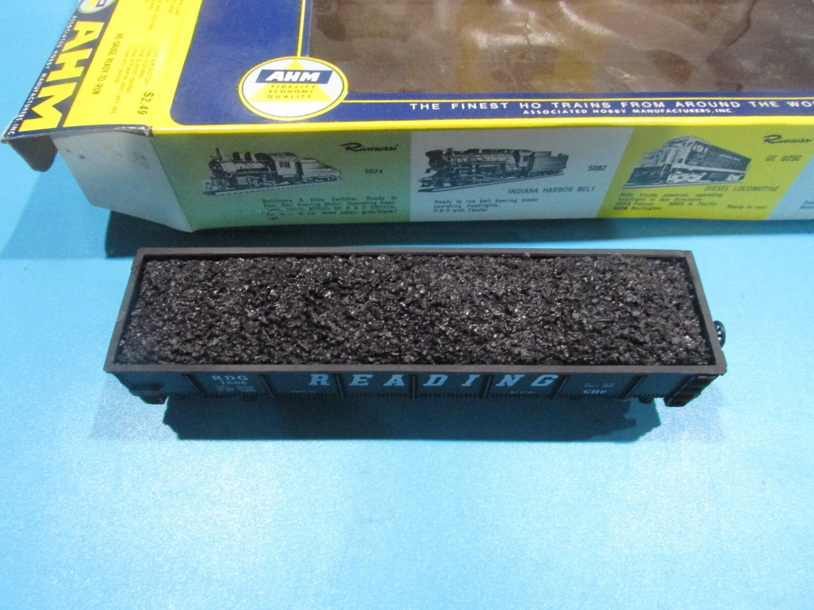 HO Scale AHM 5536 (3) Gondolas Cars with Load Reading Lot#3563