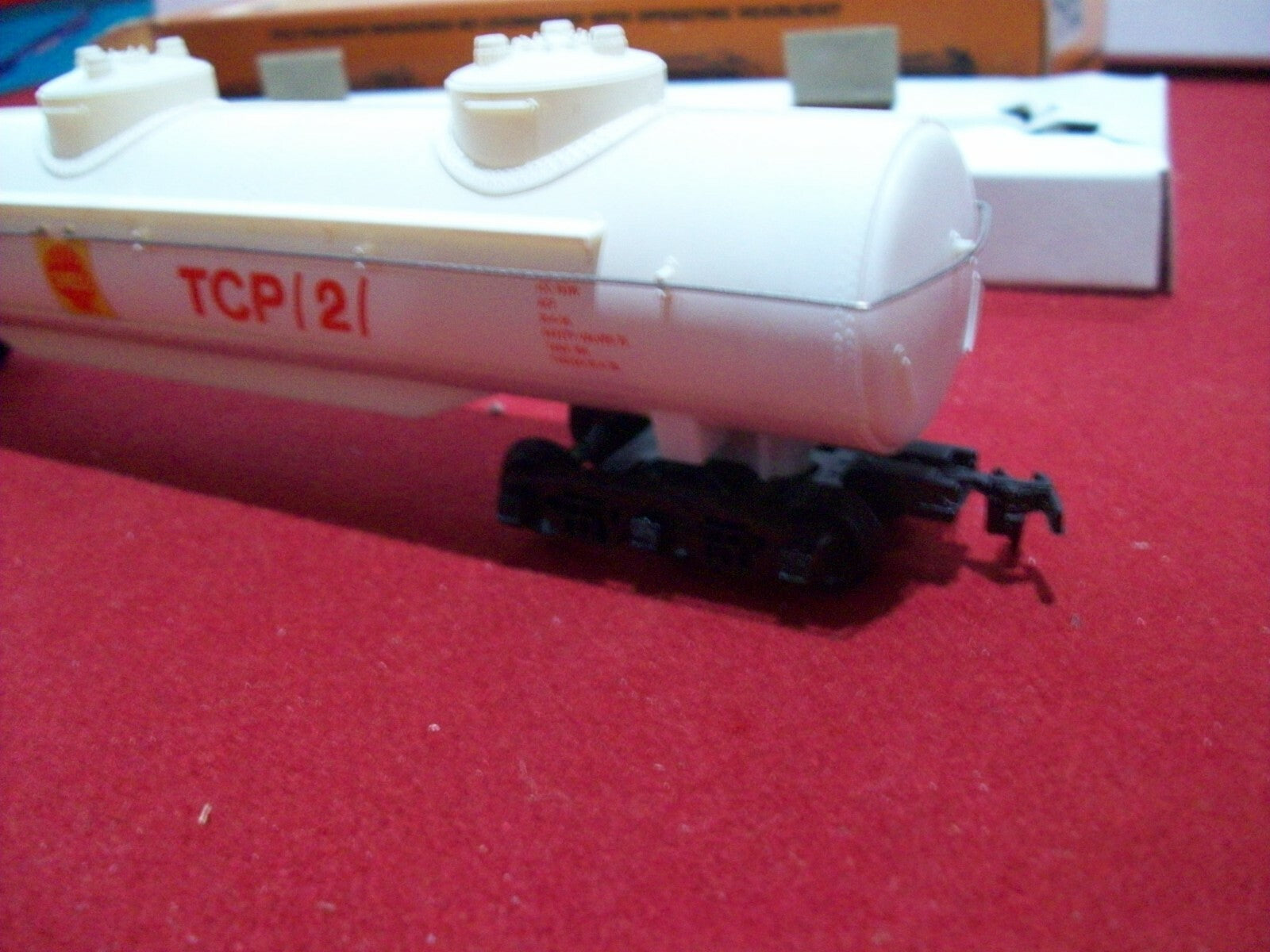 HO Scale Tyco  Vintage Tank Car " Shell" TPC/2 Lot#0443