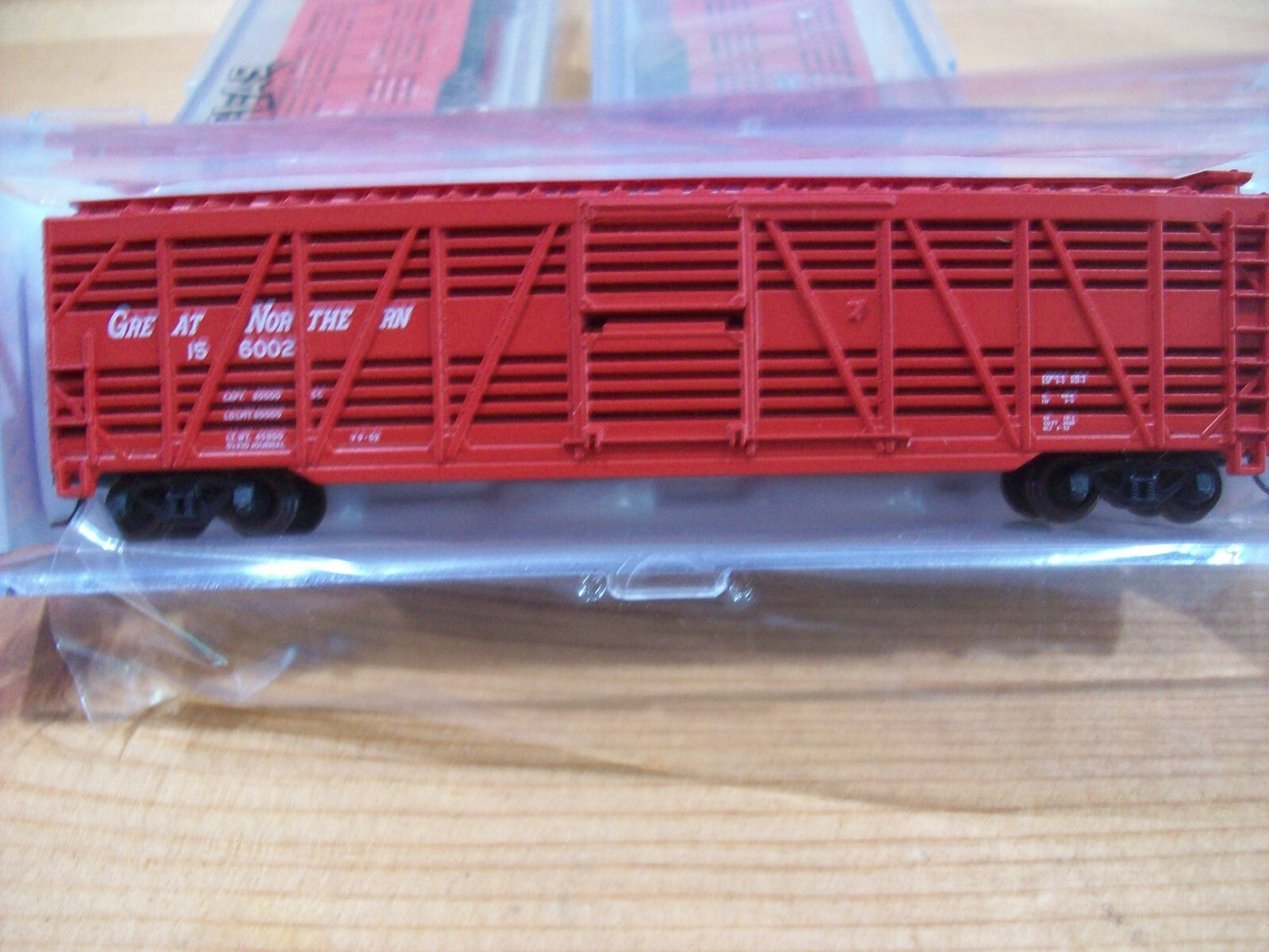 N Scale (3)Atlas Assorted 50' Stock Cars