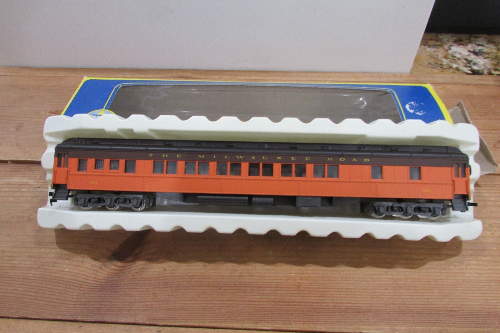 HO Scale AHM/Rivarossi 1920 Pullman Car The Milwaukee Road Lot#3985