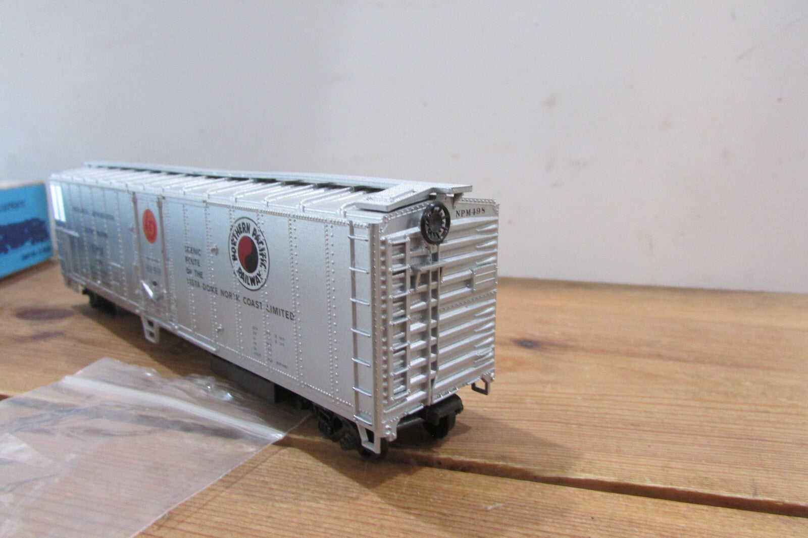HO Scale Athearn 50' Reefer Car Northern Pacific Railway Lot#3801