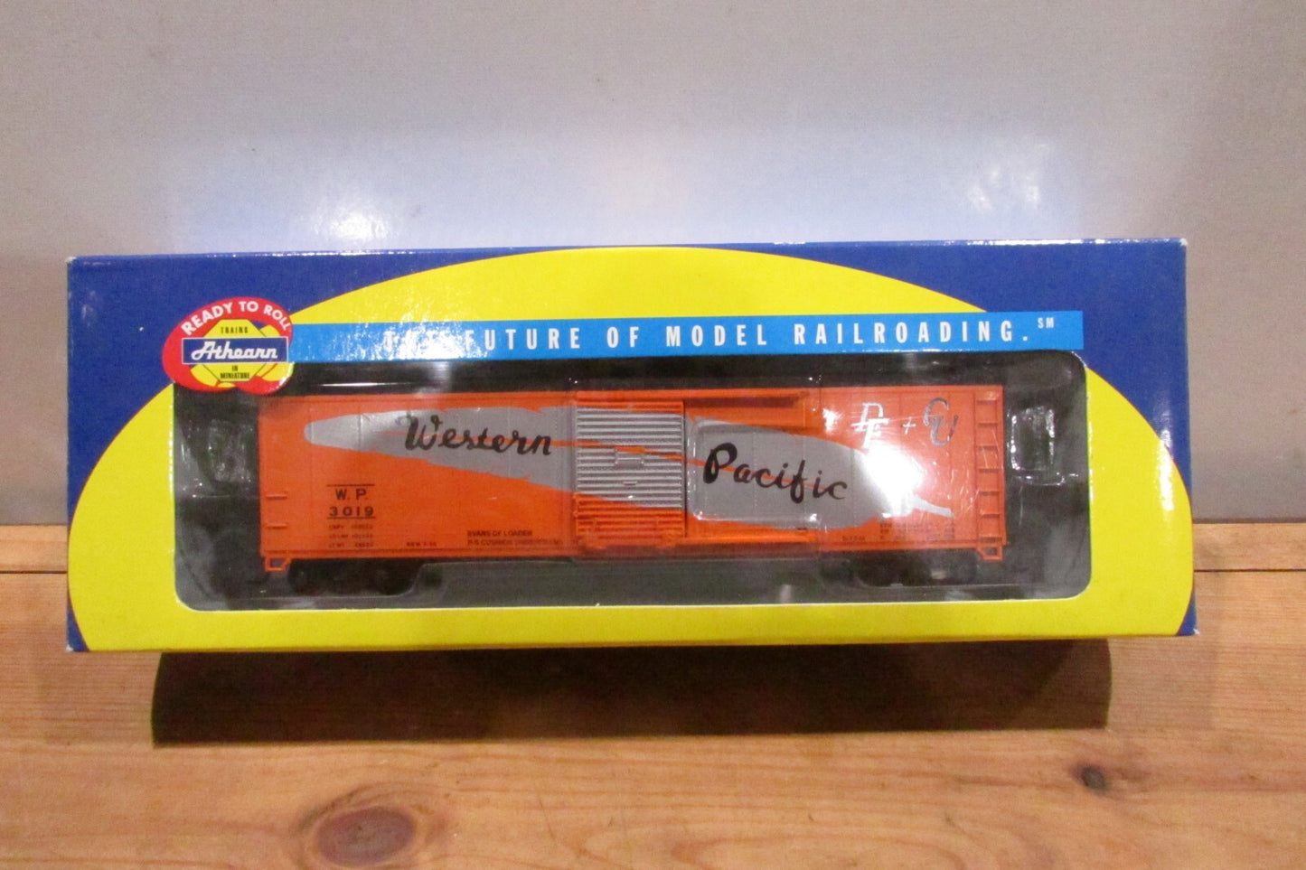 HO Scale Athearn 7072 Western Pacific 50' Single Door Boxcar #3019