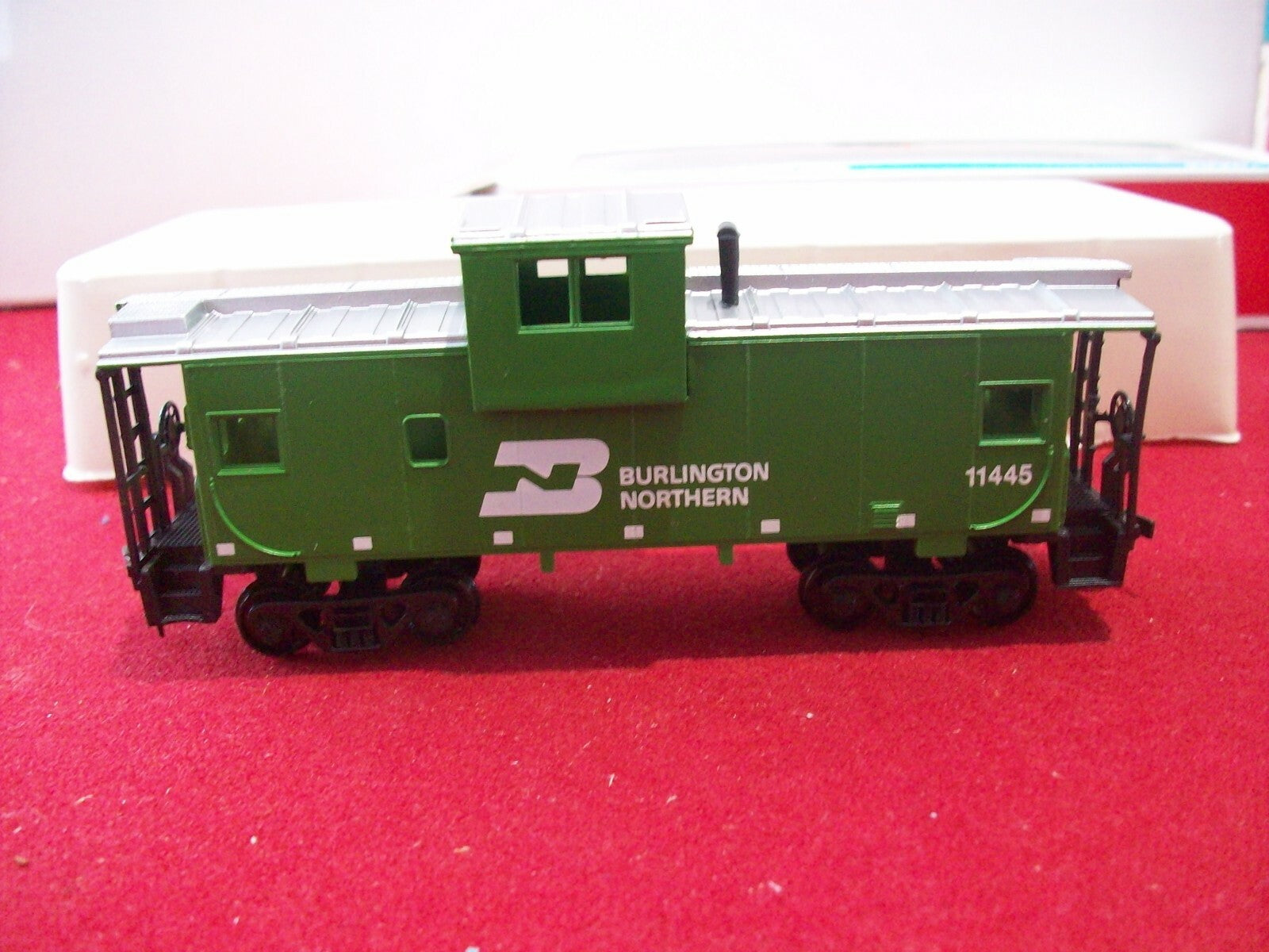 HO Scale Walthers 931-501 Extended Vision Caboose "Burlington Northern"